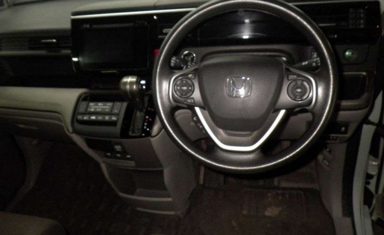 HONDA STEPWGN G 7-SEATERS 2015