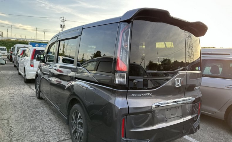 HONDA STEPWGN SPADA HONDA SENSING 7-SEATERS 2015