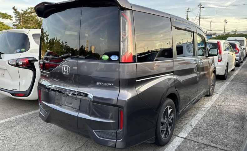HONDA STEPWGN SPADA HONDA SENSING 7-SEATERS 2015
