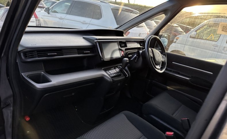 HONDA STEPWGN SPADA HONDA SENSING 7-SEATERS 2015
