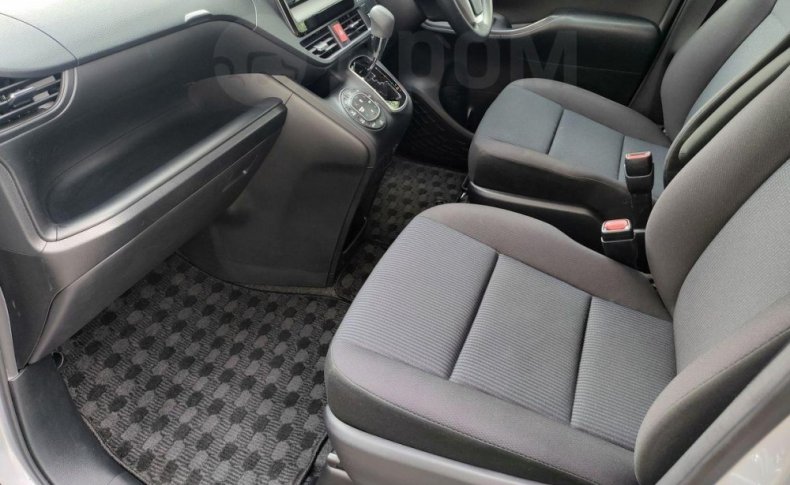 TOYOTA VOXY X 2018