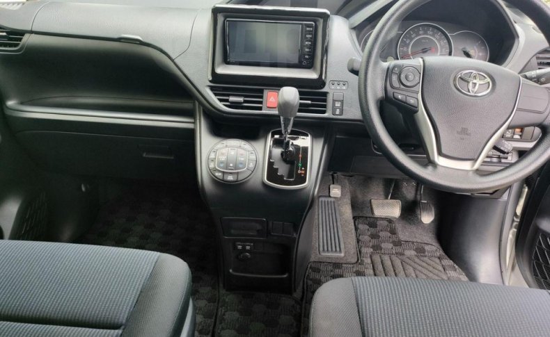 TOYOTA VOXY X 2018
