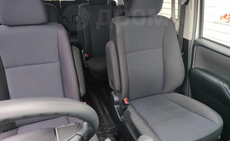 TOYOTA VOXY X 2018