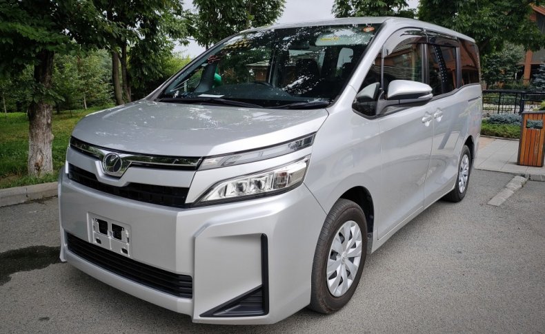 TOYOTA VOXY X 2018
