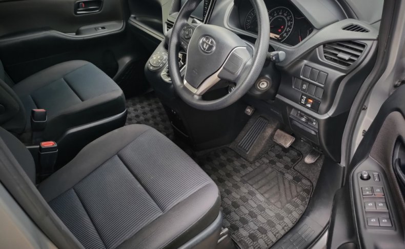TOYOTA VOXY X 2018
