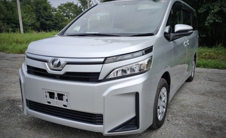 TOYOTA VOXY X 2018