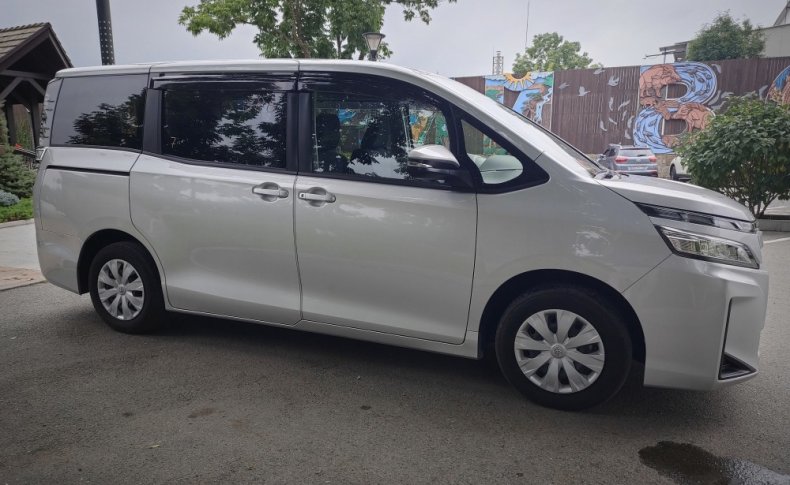 TOYOTA VOXY X 2018