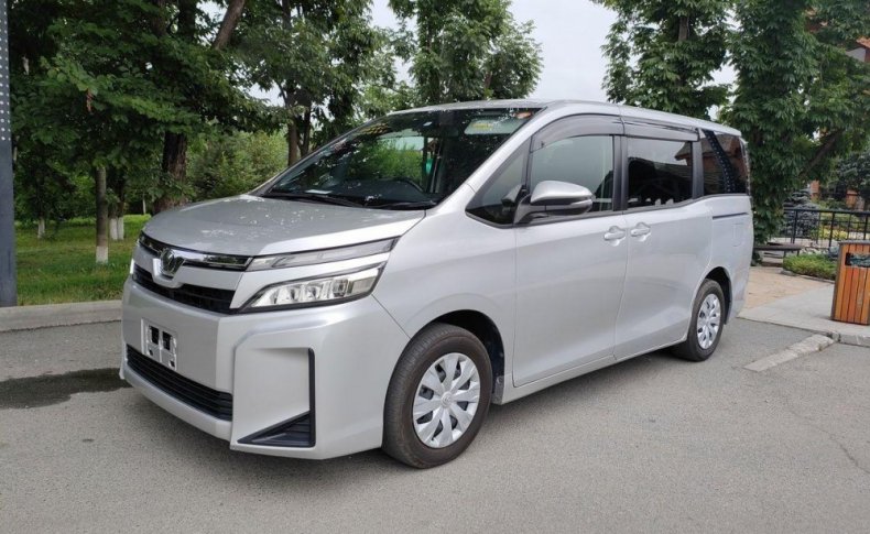 TOYOTA VOXY X 2018