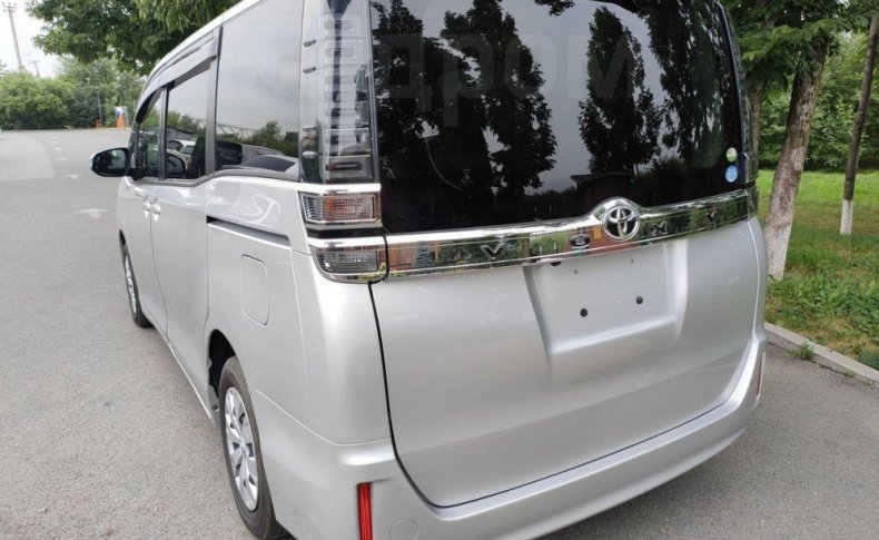 TOYOTA VOXY X 2018