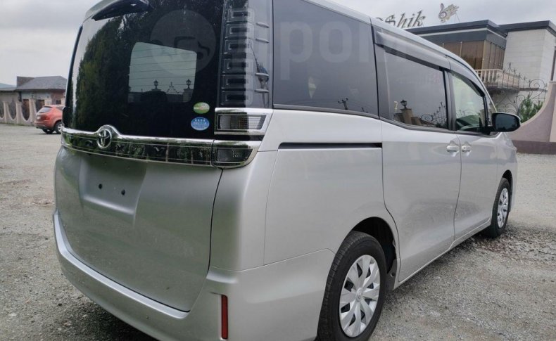 TOYOTA VOXY X 2018
