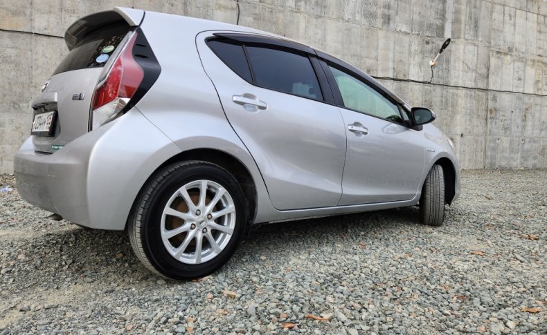 TOYOTA AQUA L 2016