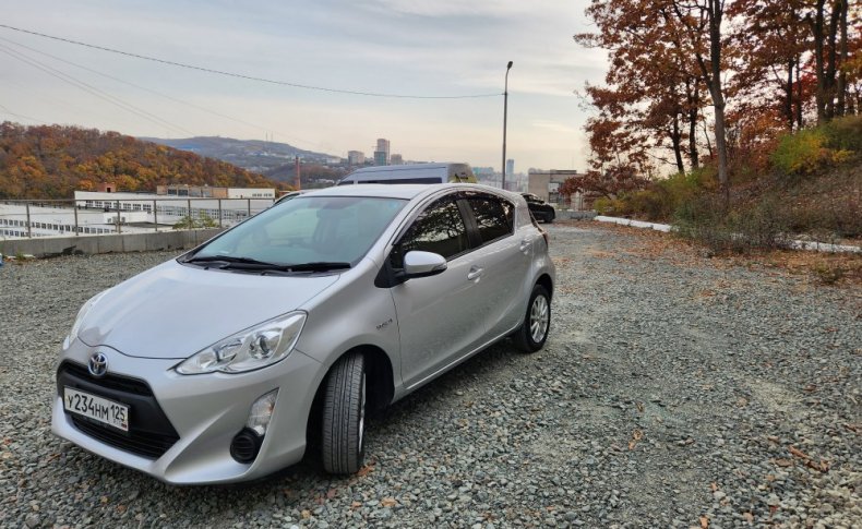 TOYOTA AQUA L 2016