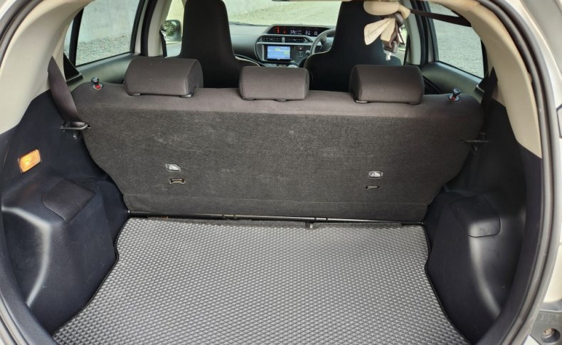 TOYOTA AQUA L 2016