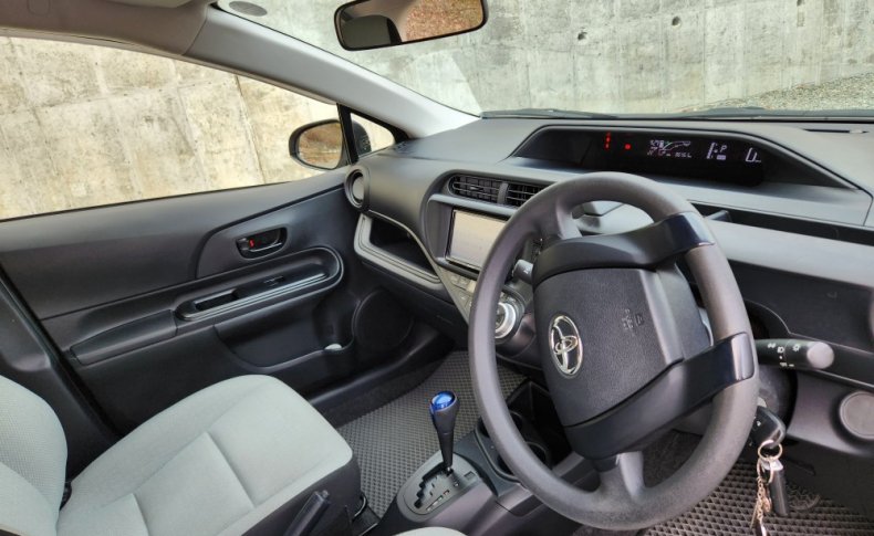 TOYOTA AQUA L 2016