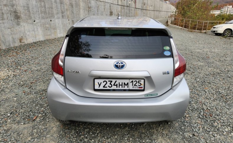 TOYOTA AQUA L 2016