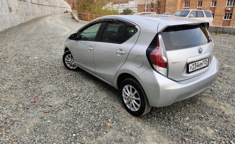 TOYOTA AQUA L 2016