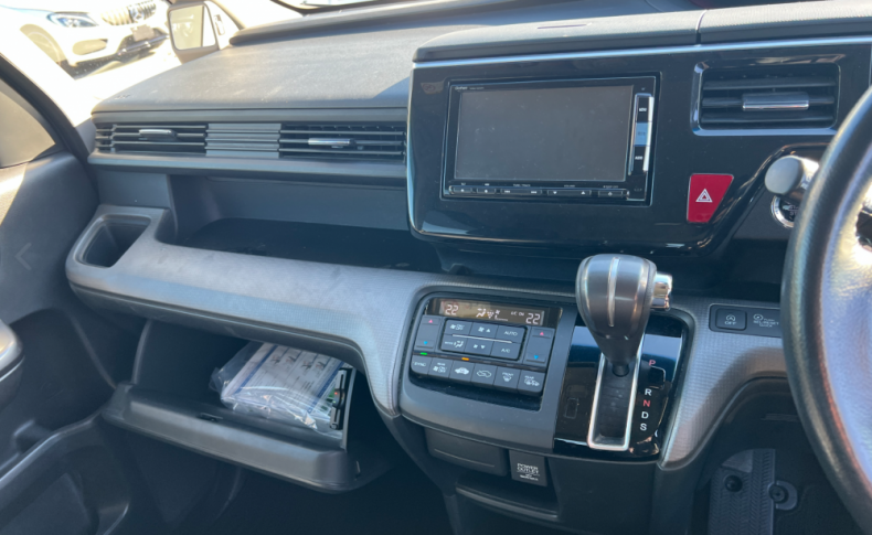 HONDA STEPWGN SPADA 7-SEATERS 2015