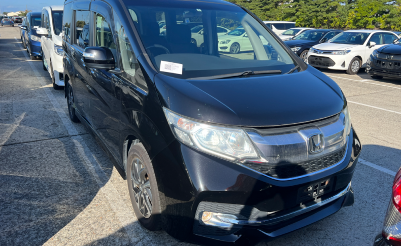 HONDA STEPWGN SPADA 7-SEATERS 2015