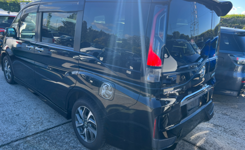 HONDA STEPWGN SPADA 7-SEATERS 2015