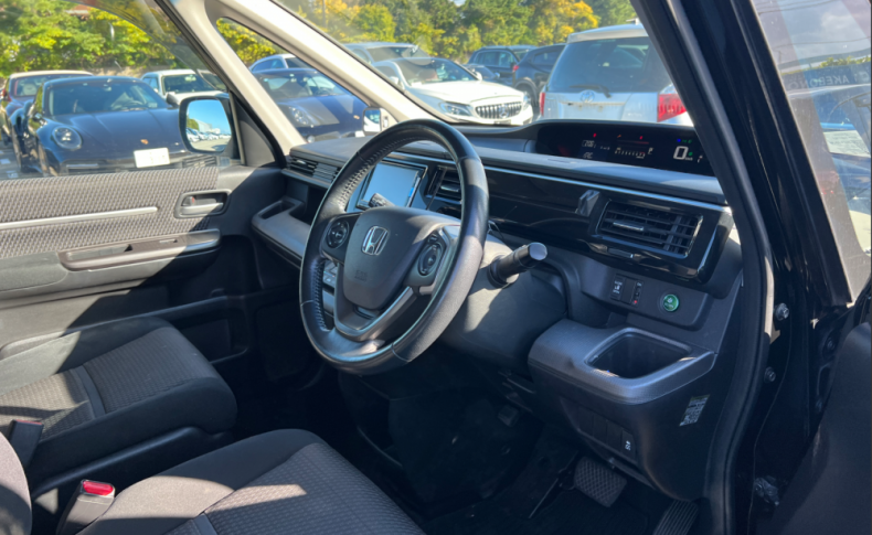 HONDA STEPWGN SPADA 7-SEATERS 2015