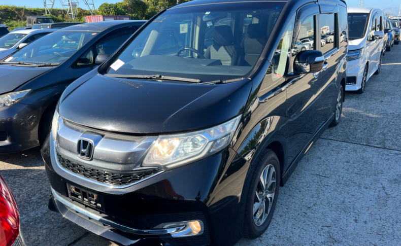 HONDA STEPWGN SPADA 7-SEATERS 2015