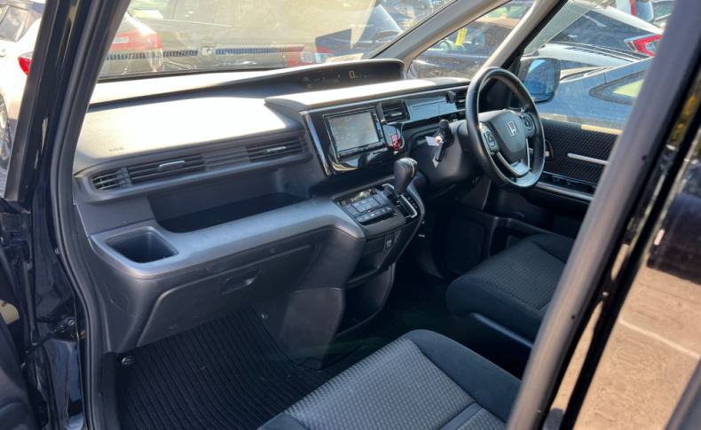 HONDA STEPWGN SPADA 7-SEATERS 2015