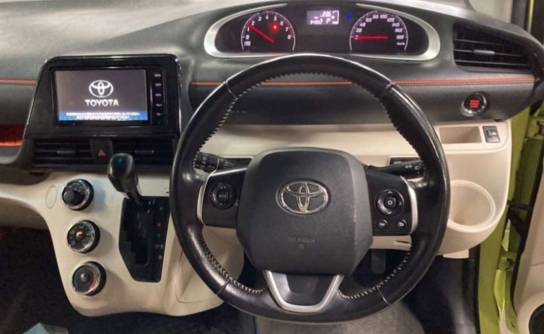 TOYOTA SIENTA X 2016