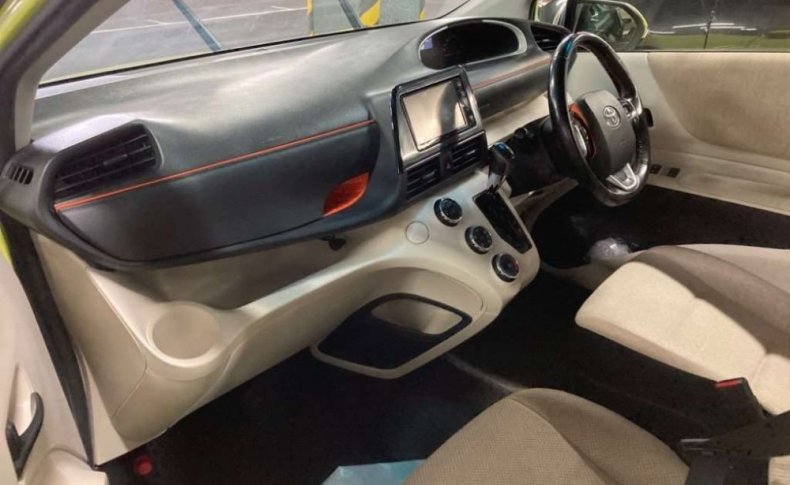TOYOTA SIENTA X 2016