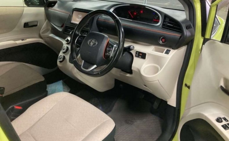 TOYOTA SIENTA X 2016