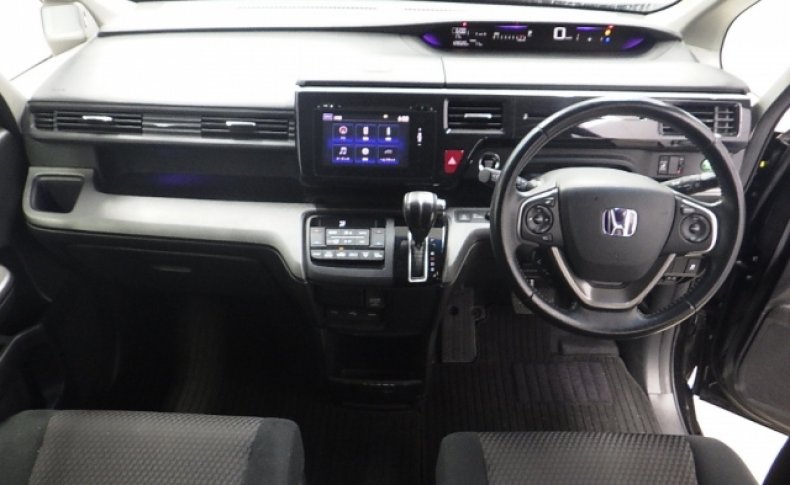 HONDA STEPWGN Spada Advanced Package Alpha 8 seater 2015