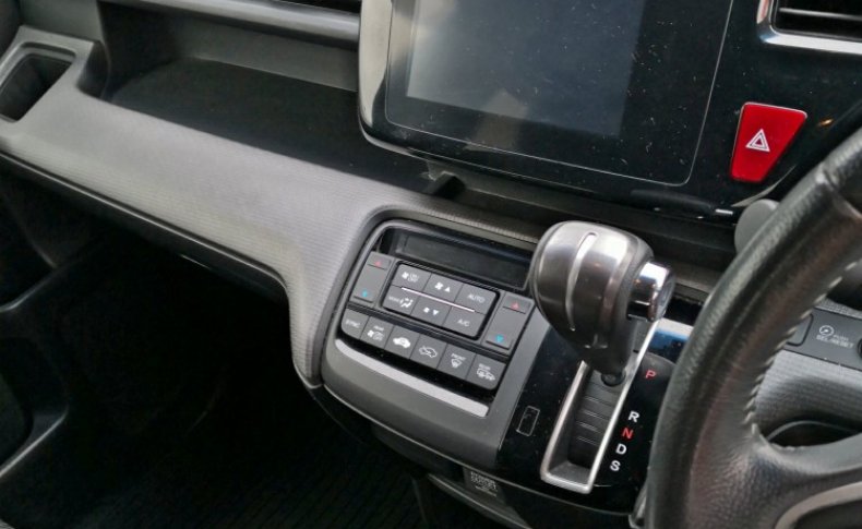 HONDA STEPWGN Spada Advanced Package Alpha 8 seater 2015