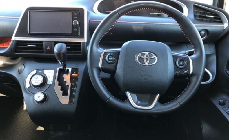 TOYOTA SIENTA G 2017