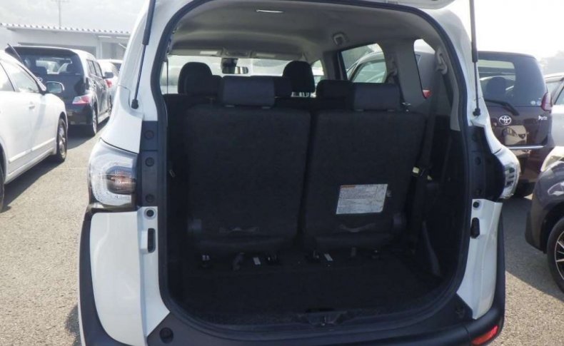 TOYOTA SIENTA G 2016
