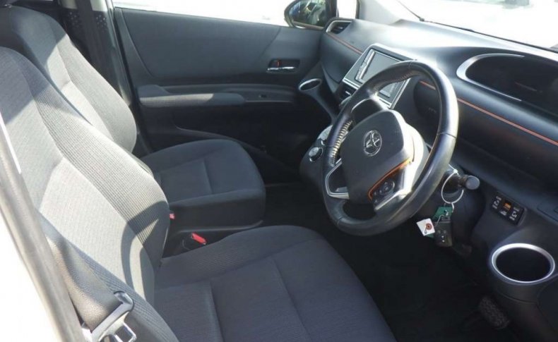 TOYOTA SIENTA G 2016