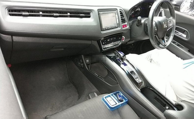 HONDA VEZEL HYBRID X 2014