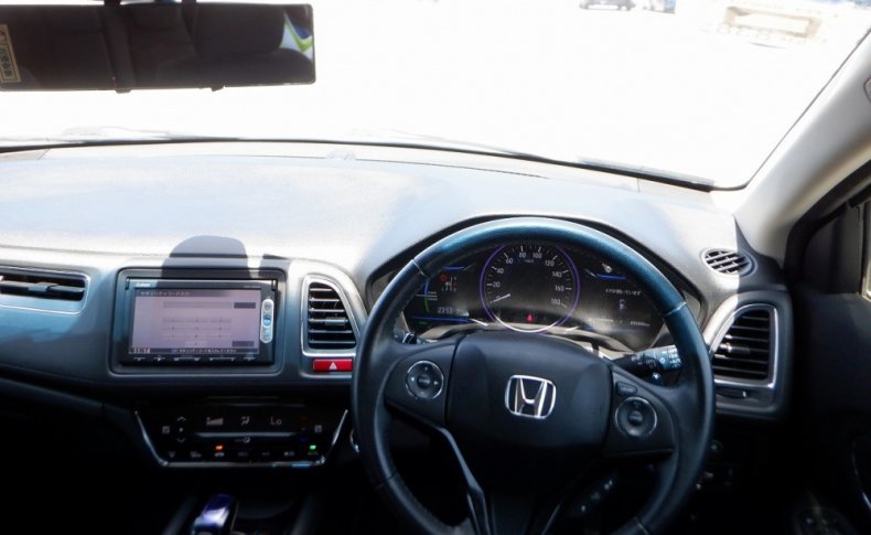 HONDA VEZEL HYBRID X 2014