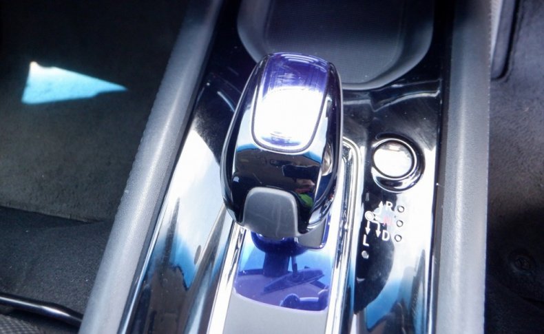 HONDA VEZEL HYBRID X 2014