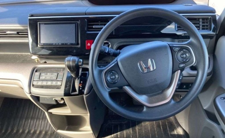 HONDA STEPWGN G 4WD 2015