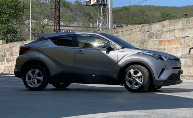 TOYOTA C-HR HYBRID S 2018