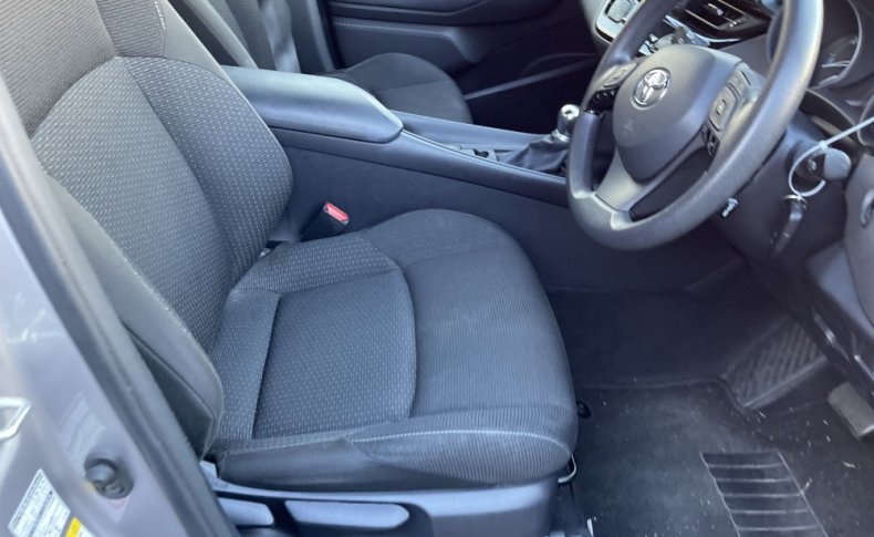 TOYOTA C-HR HYBRID S 2018
