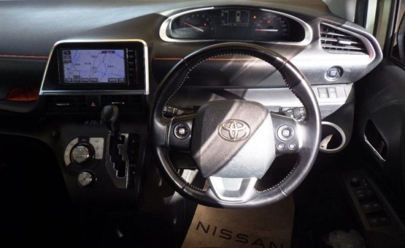 TOYOTA SIENTA G 2015