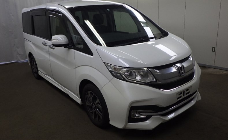 HONDA STEPWGN SPADA 7 SEATER 2015