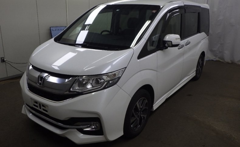 HONDA STEPWGN SPADA 7 SEATER 2015