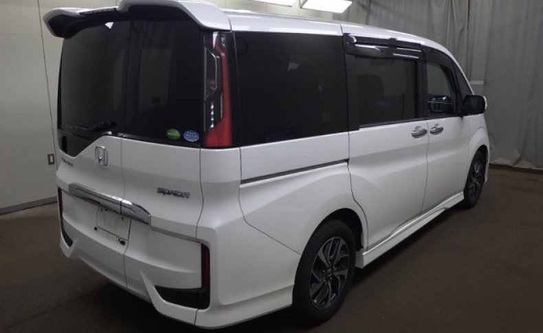 HONDA STEPWGN SPADA 7 SEATER 2015