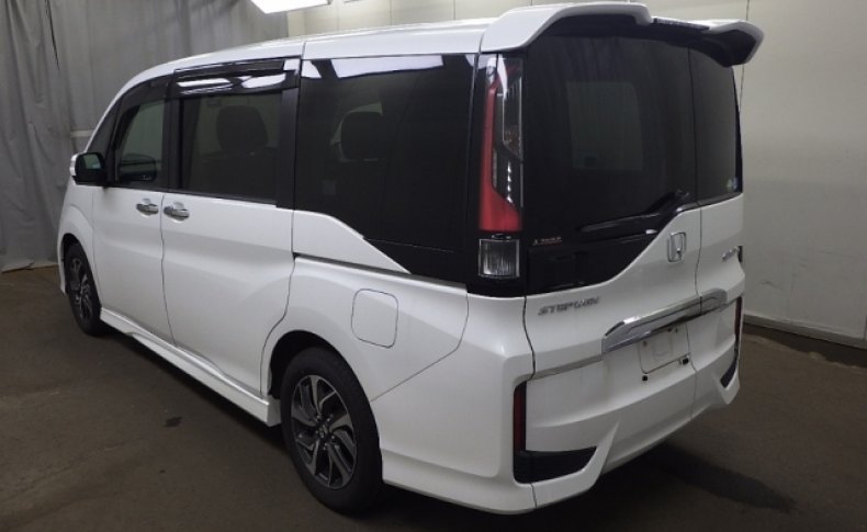 HONDA STEPWGN SPADA 7 SEATER 2015