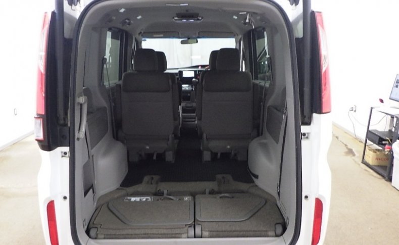 HONDA STEPWGN 4WD G-EX 7 SEATER 2015