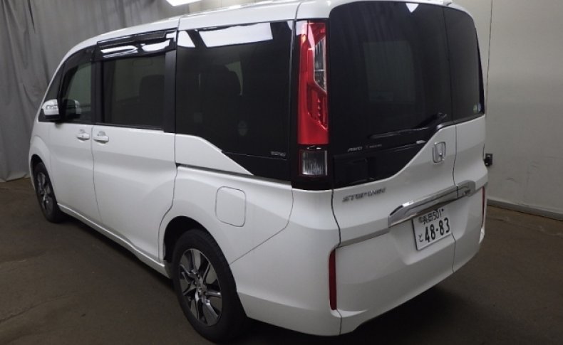 HONDA STEPWGN 4WD G-EX 7 SEATER 2015