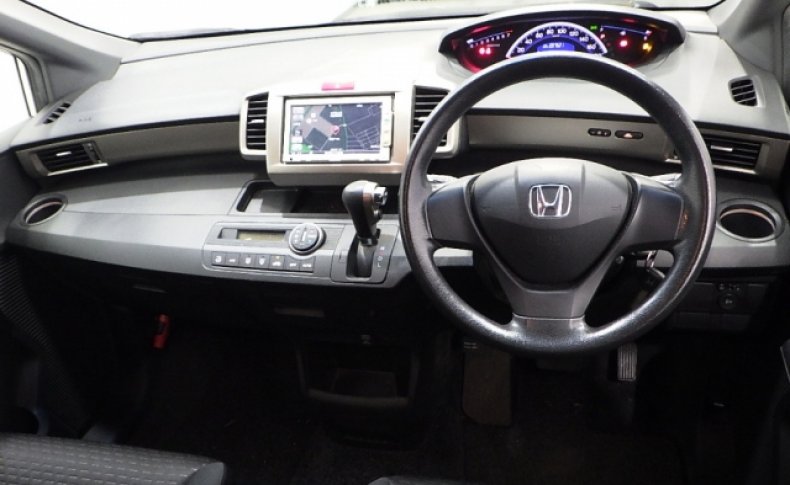 HONDA FREED SPIKE G Aero 2011