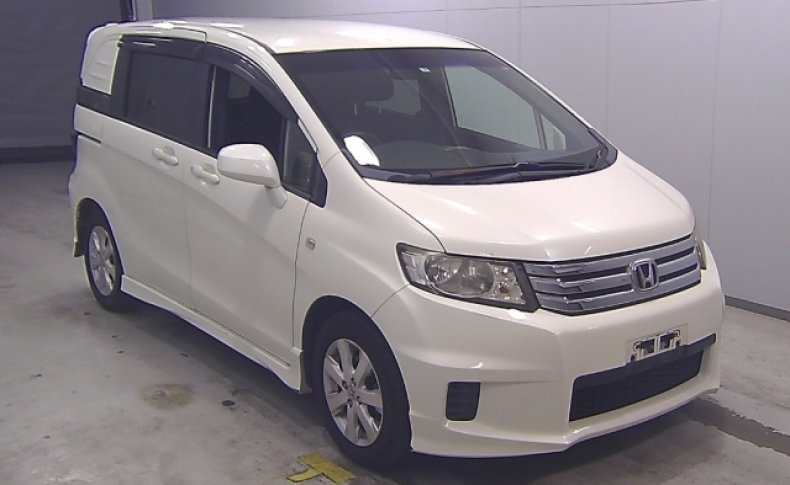 HONDA FREED SPIKE G Aero 2011