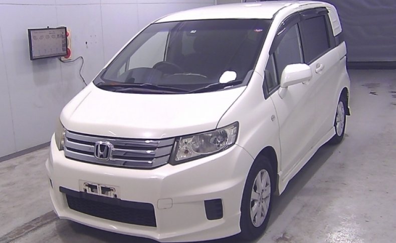 HONDA FREED SPIKE G Aero 2011